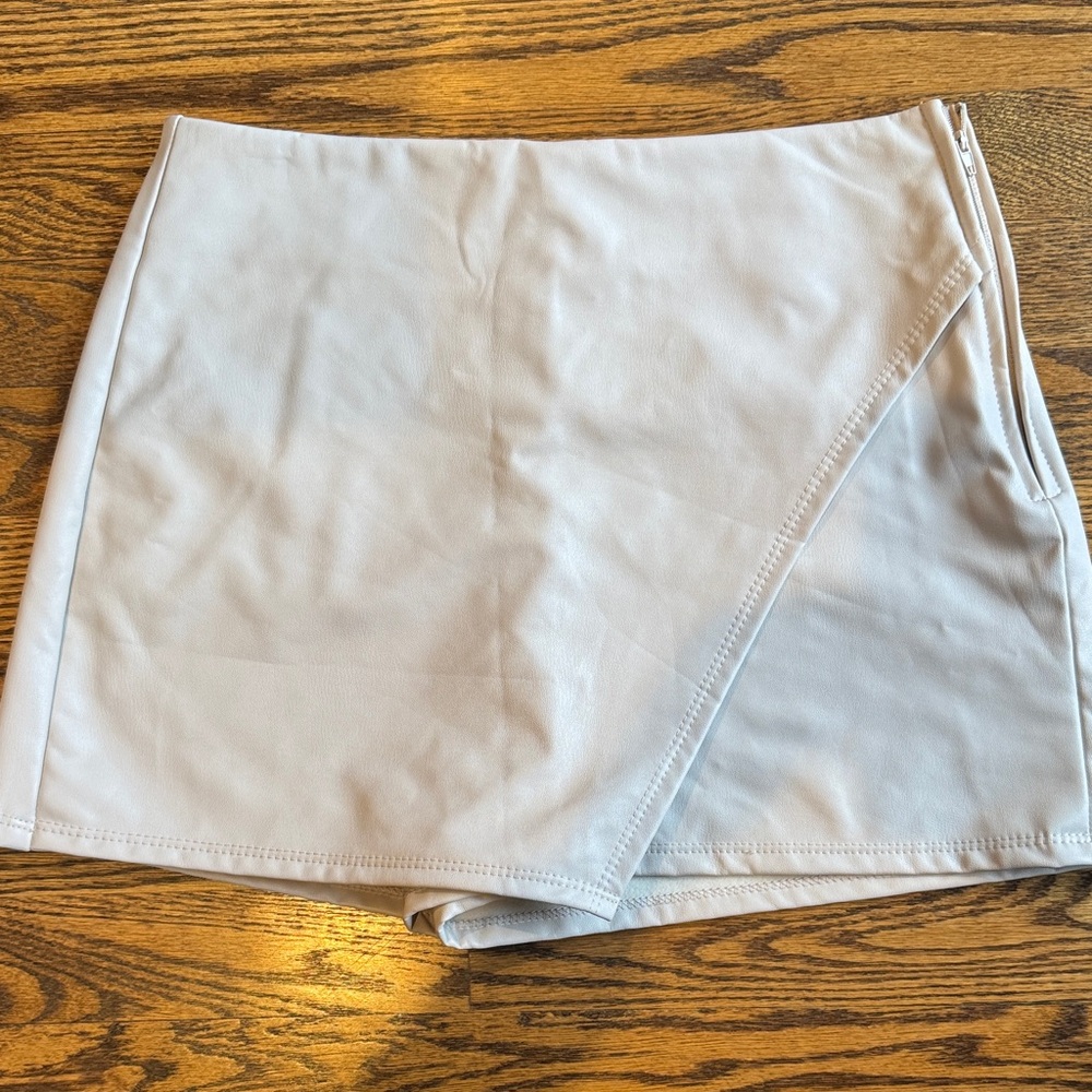 Chic Light Cream Faux Leather Skort